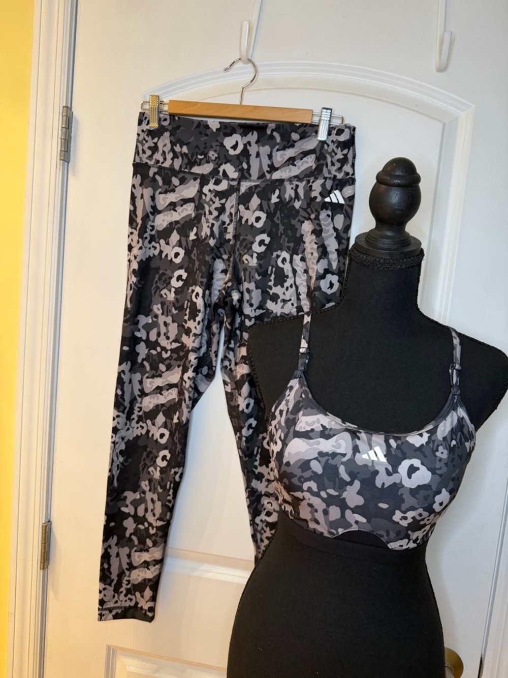 Adidas Black & Gray Camo Sports Bra and Leggings Set size L